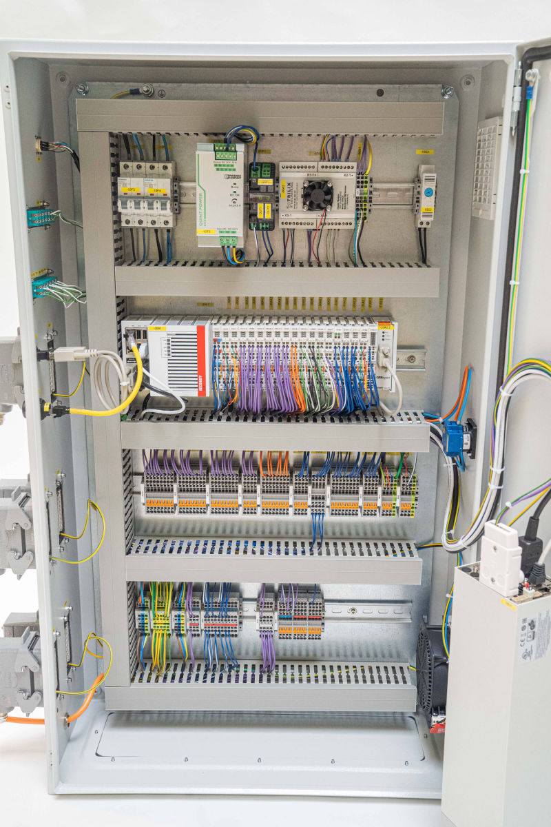 Testautomatisierungssystem Innenansicht Beckhoff SPS