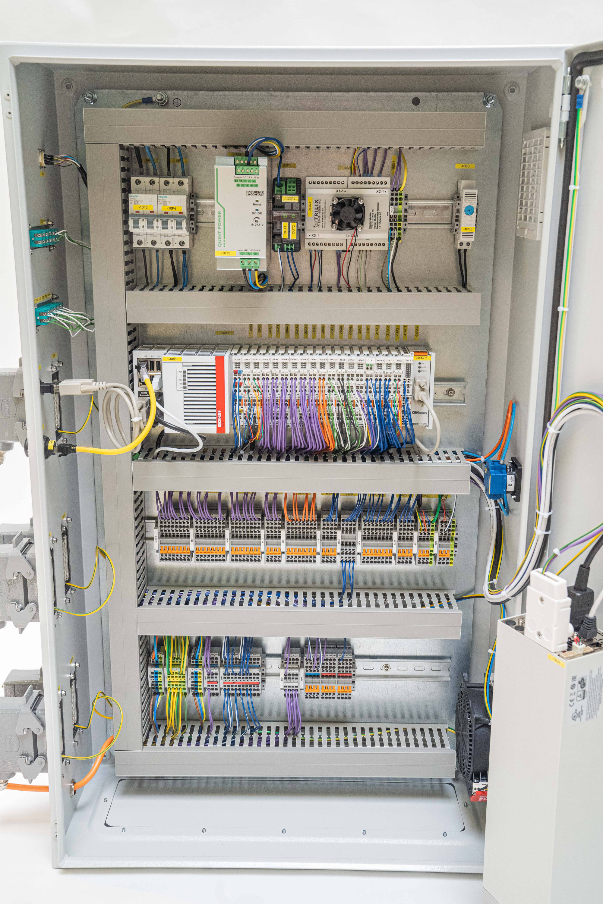 Testautomatisierungssystem Innenansicht Beckhoff SPS