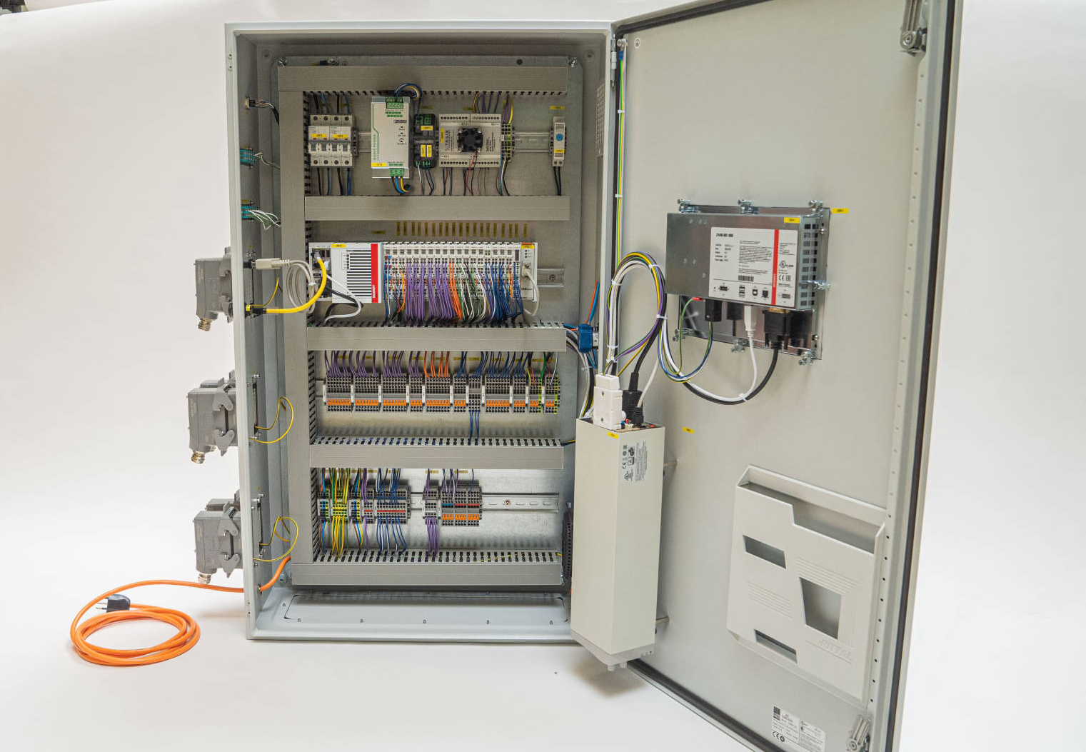 Testautomatisierungssystem Innenansicht Beckhoff SPS